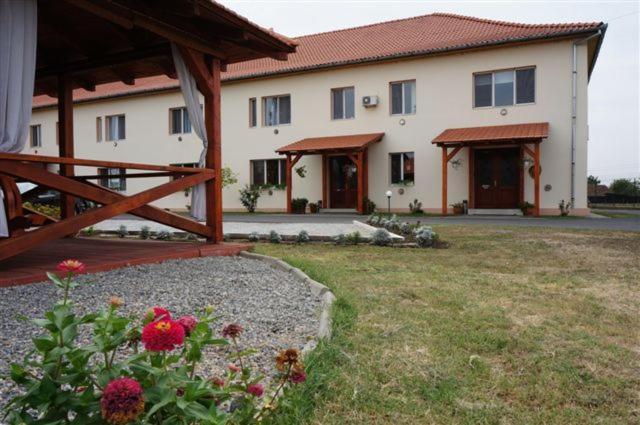 Vila Zoppas Inn Sînnicolau Mare Eksteriør billede